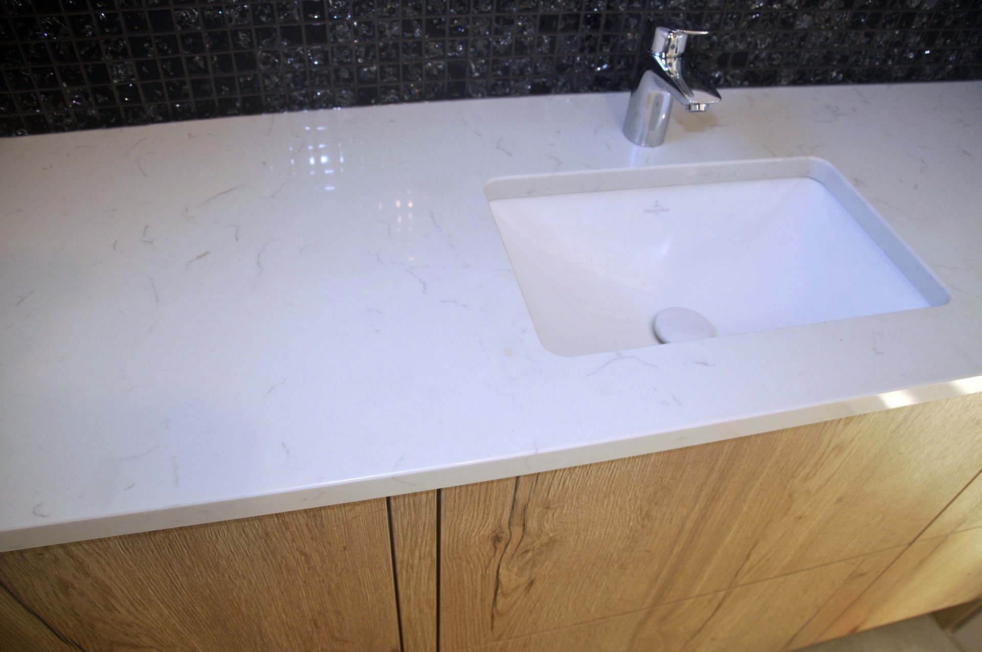 Konglomerat kwarcowy na blatach kuchennych.