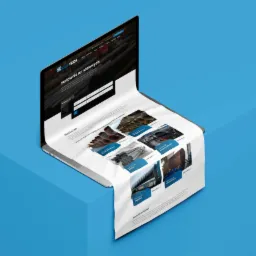 Mockup strony internetowej huty rur stalowych na laptopie z efektem zwisającej kartki na niebieskim tle.