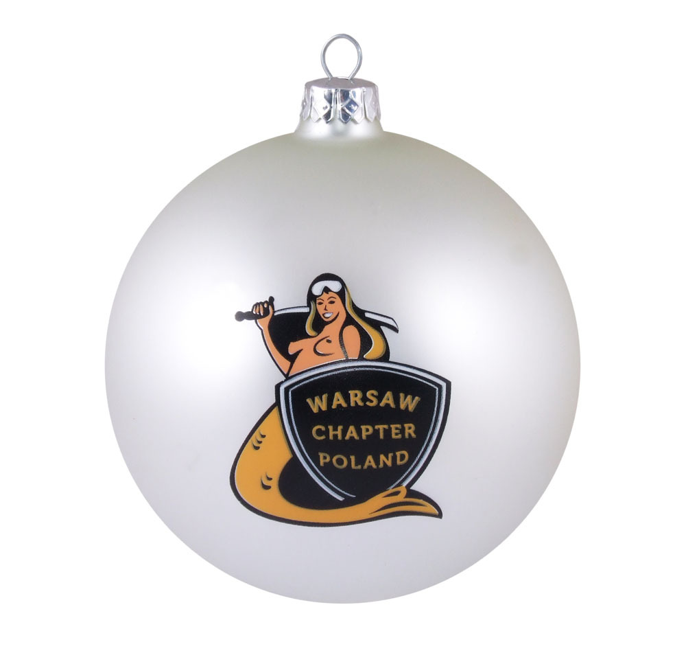 Biała bombka choinkowa z nadrukiem syrenki warszawskiej trzymającej miecz, logo Warsaw Chapter Poland.