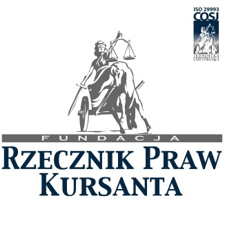 Logo Fundacji Rzecznik Praw Kursanta z certyfikatem COSJ ISO 29993, przedstawiające Temidę na rydwanie ciągniętym przez charta, symbolizujące jakość, rzetelność i bezpieczeństwo w edukacji kierowców.