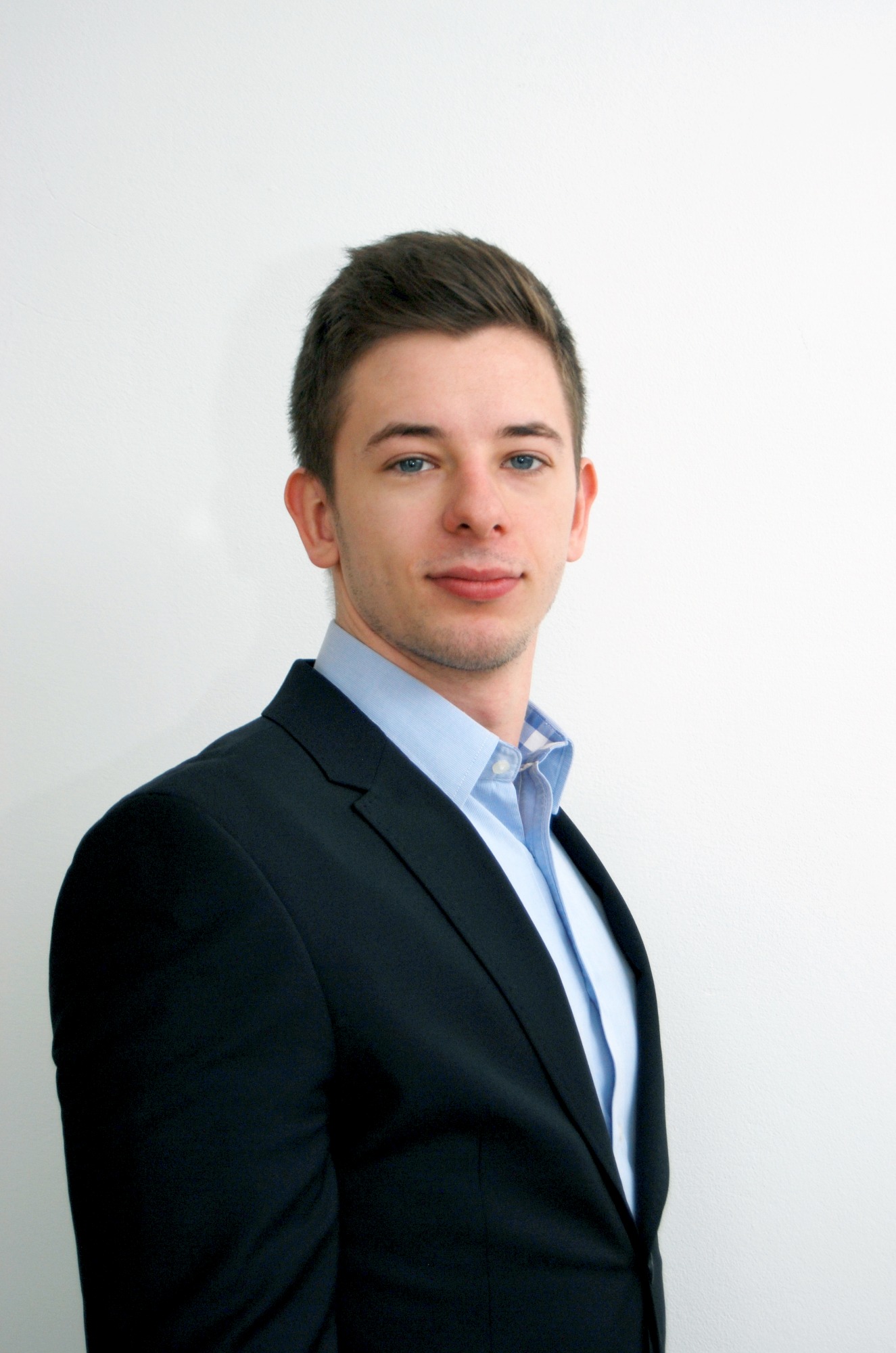 Certyfikowany Doradca ubezpieczeniowy.