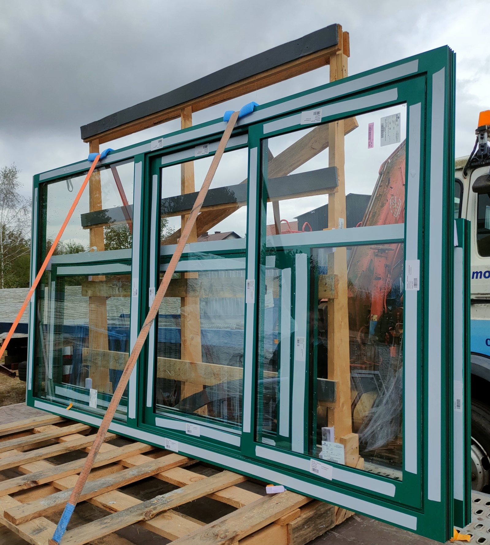 ALUPROF i zielone okna aluminiowe.