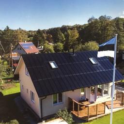 Dachy fotowoltaiczne - jako Global Panel jesteśmy wyłącznym dystrybutorem na terenie południowej części kraju. Skandynawska innowacja łącząca w sobie trwałe poszycie dachu wraz z modułami fotowoltaicznymi w jednym produkcie. 