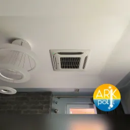 Jednostka wewnętrzna klimatyzacji LG CT18F zamontowana przez nas u klienta