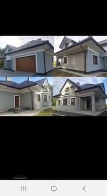 Cztery ujęcia domu z szarą elewacją, czarnym dachem i białymi obramowaniami okien i drzwi, prezentujące różne perspektywy budynku po renowacji.