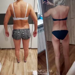 Porównanie sylwetki kobiety przed i po metamorfozie, widok z tyłu, odzież: stanik i spodenki wzorzyste (przed), bikini (po), widoczny parkiet i lustro.