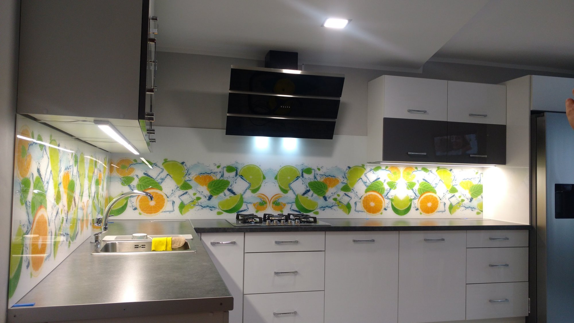 Grafika na szkle-druk uv na szkle. Idealne wykończenie kuchni .