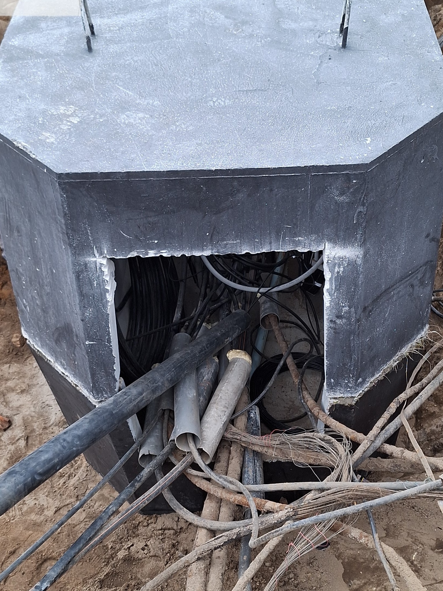 wymiana studni kablowej na SKMP6 przy zachowaniu istniejących kabli