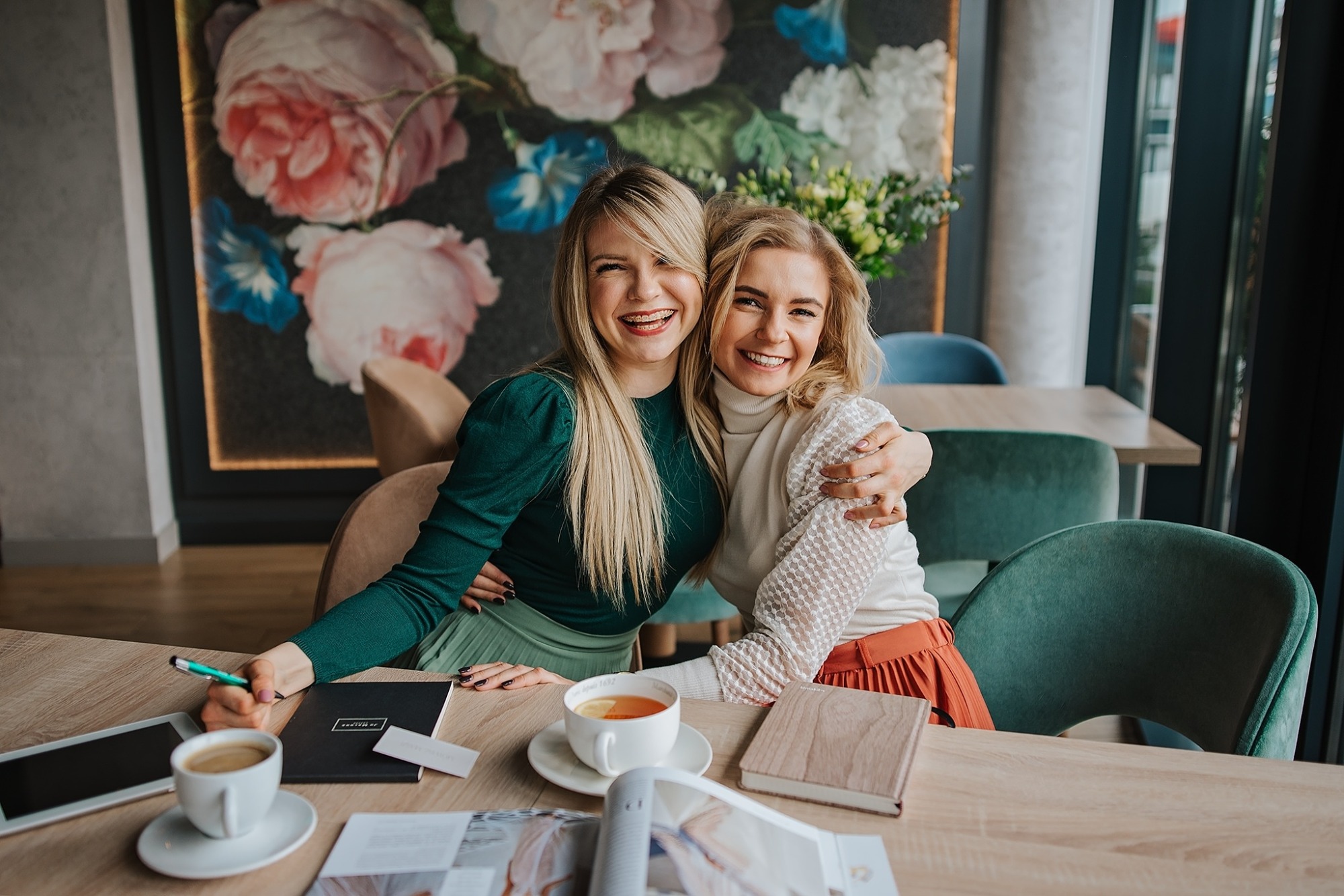 Carmen & Magda 》Przyjaciółki 》Certyfikowane konsuktantki ślubne 》Doświadczone event managerki