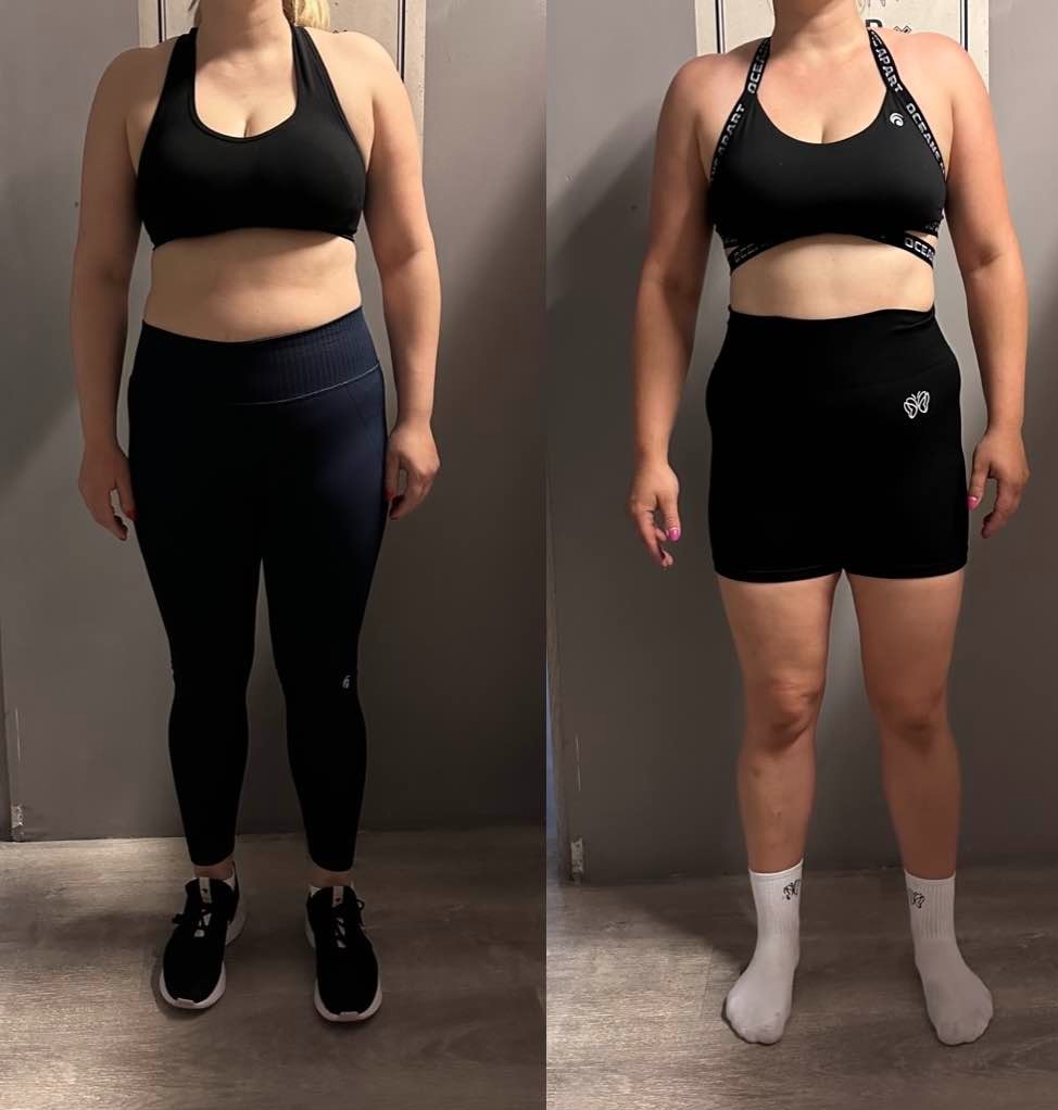 Kobieta w stroju sportowym prezentuje sylwetkę przed i po, widoczne zmiany w obwodzie talii i ud, na szarym tle.