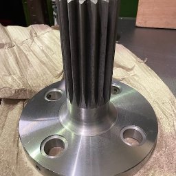 wał z kołnierzem HRC 58