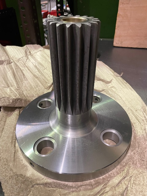 wał z kołnierzem HRC 58