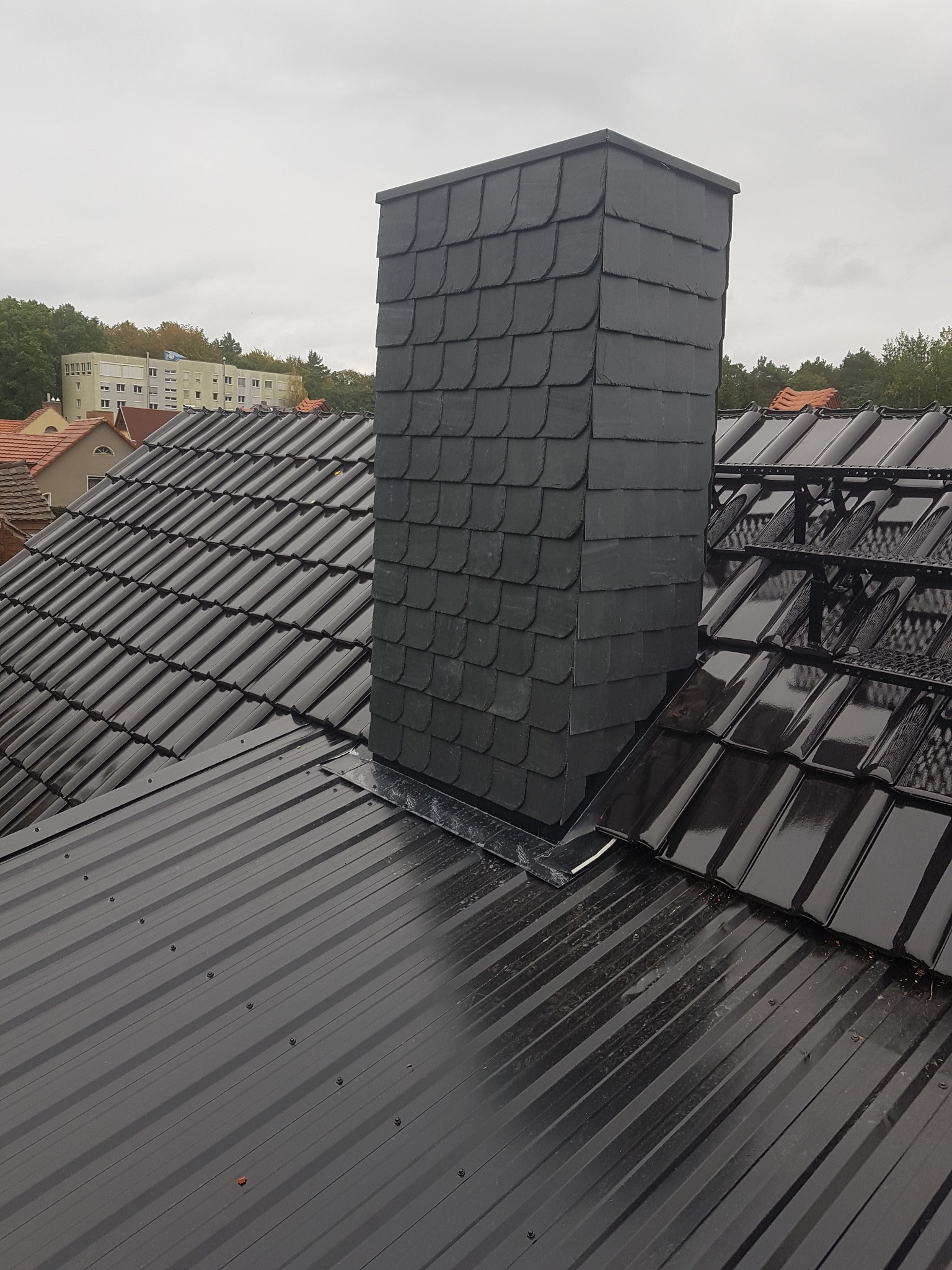 Kominy nie tylko z łupka naturalnego jak i również z klinkieru według życzenia Klijenta
