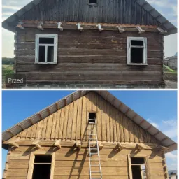 Dwa ujęcia tego samego drewnianego domu: górne - przed renowacją, z ciemnym, zniszczonym drewnem; dolne - po renowacji, z jasnym, odnowionym drewnem i opartą drabiną o ścianę.