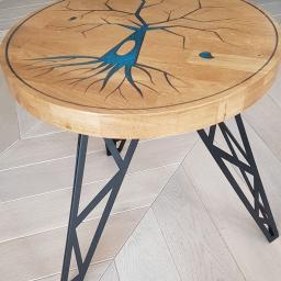 frezowane drzewo w blacie dębowym zalane żywicą epoksydową