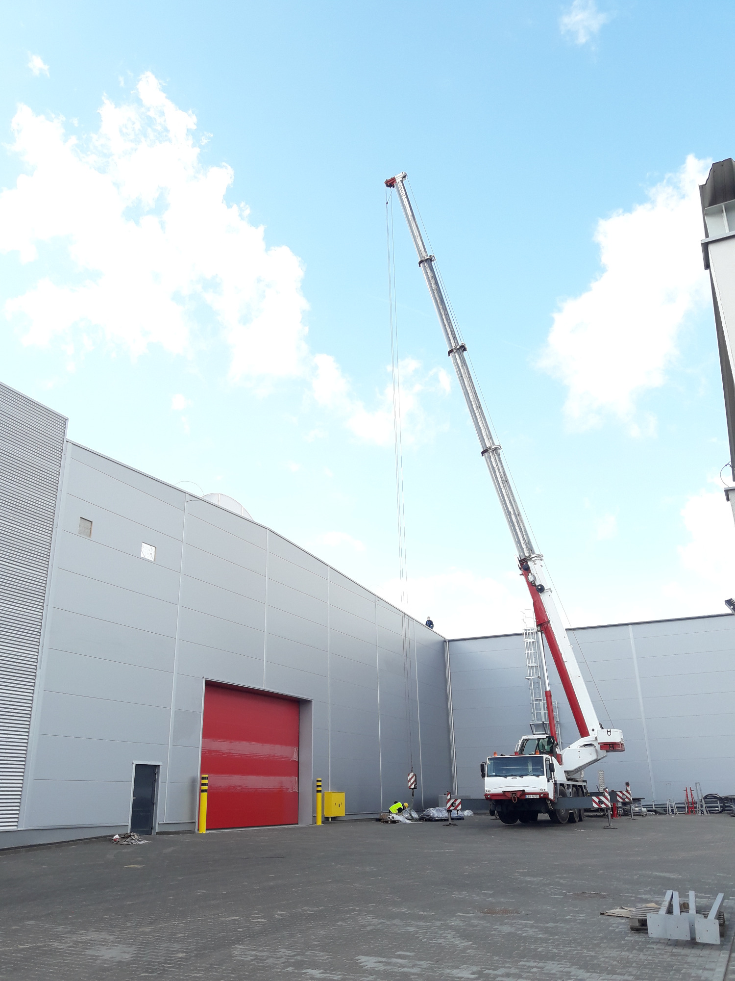 Montaż hali produkcyjnej