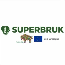 Logo firmy Superbruk z zielonym napisem i symbolem tarczy, obok kolorowa grafika żubra i flaga Unii Europejskiej.