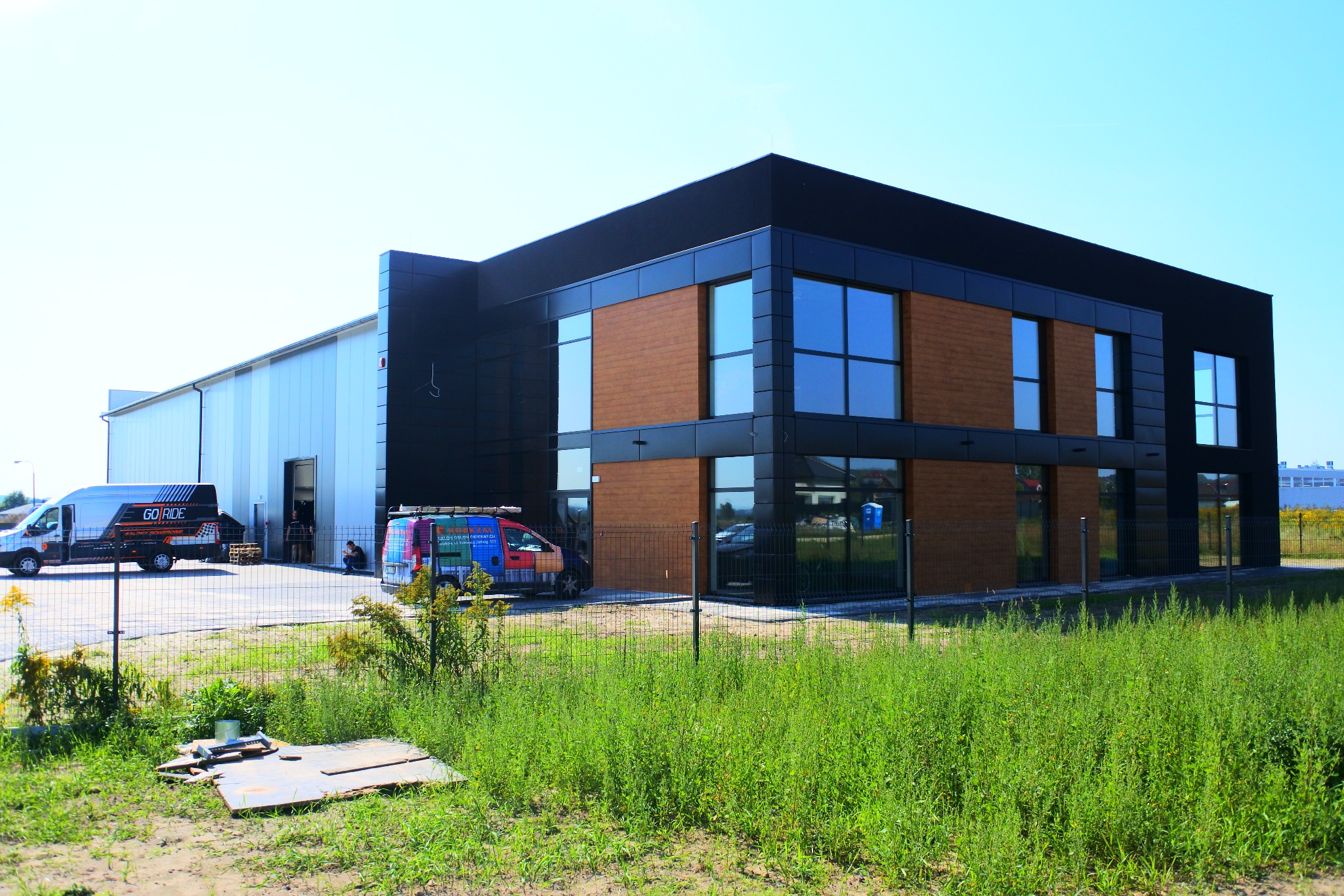 Budowa hali pod Krakowem. Mników.