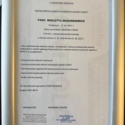 SPF Wioletta Mazurkiewicz - Zaświadczenie o ukończeniu szkolenia RODO dla Pani Wioletty Mazurkiewicz, wydane przez Centrum Szkoleń Profit w Stargardzie, oprawione w srebrną ramkę.