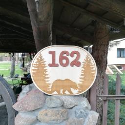 Drewniany numer na dom