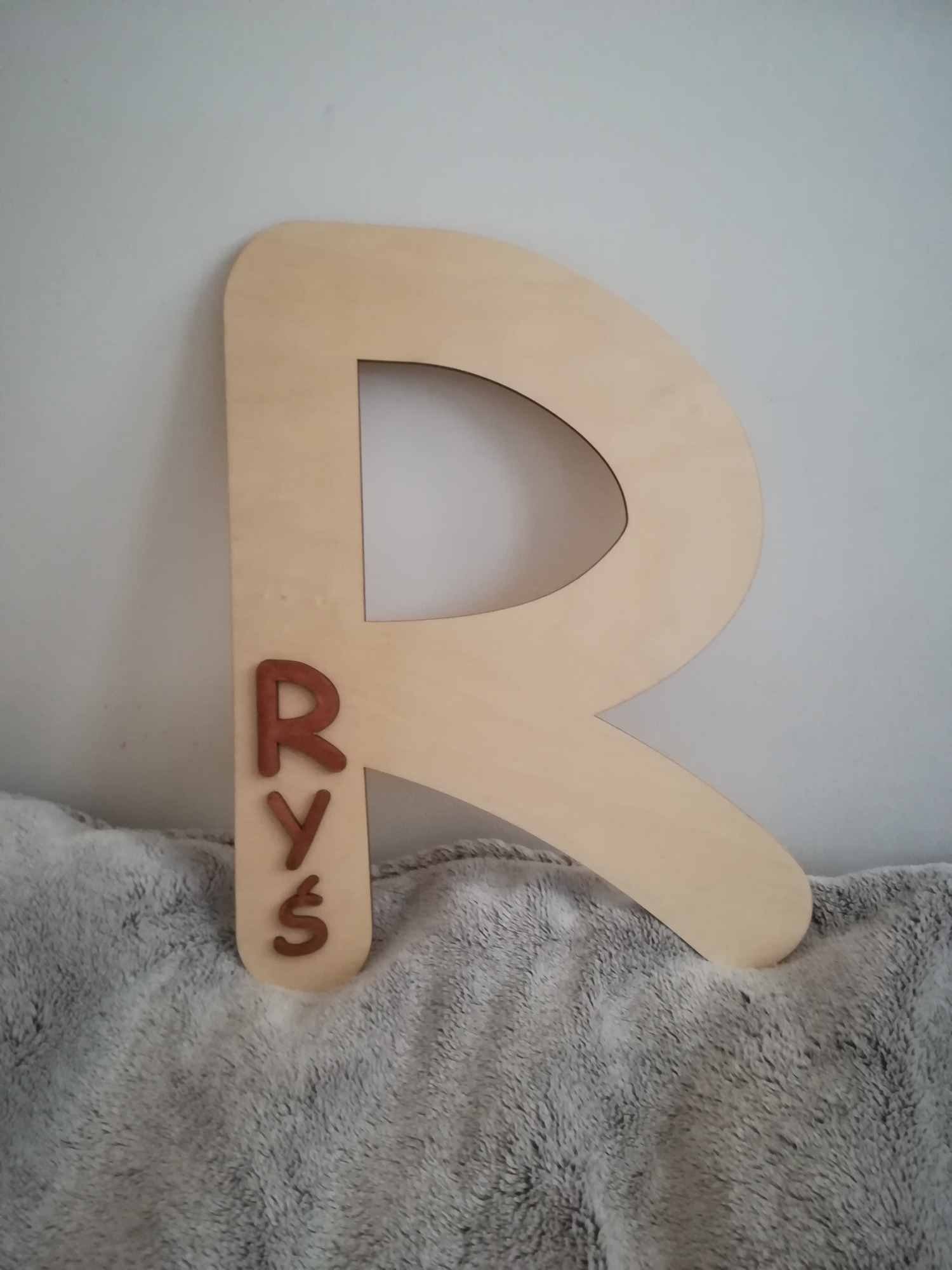 Litery z imieniem na ścianę