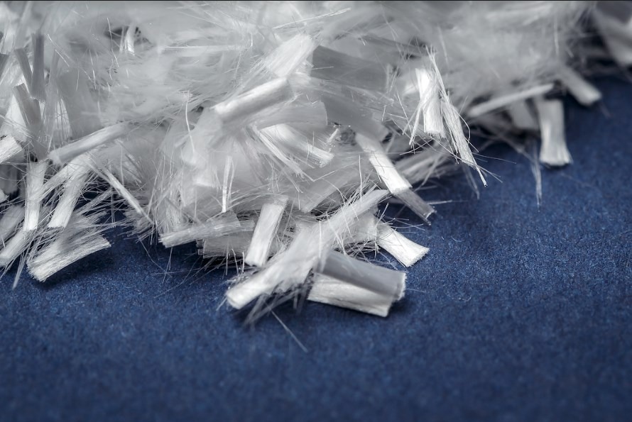 WŁÓKNO POLIPROPYLENOWE «MICROARM» 2 mm; 4 mm; 6 mm;12 mm; 18 mm opakowanie: worki 18,20 kg, worki 0,6 kg, worki 0,9 kg.