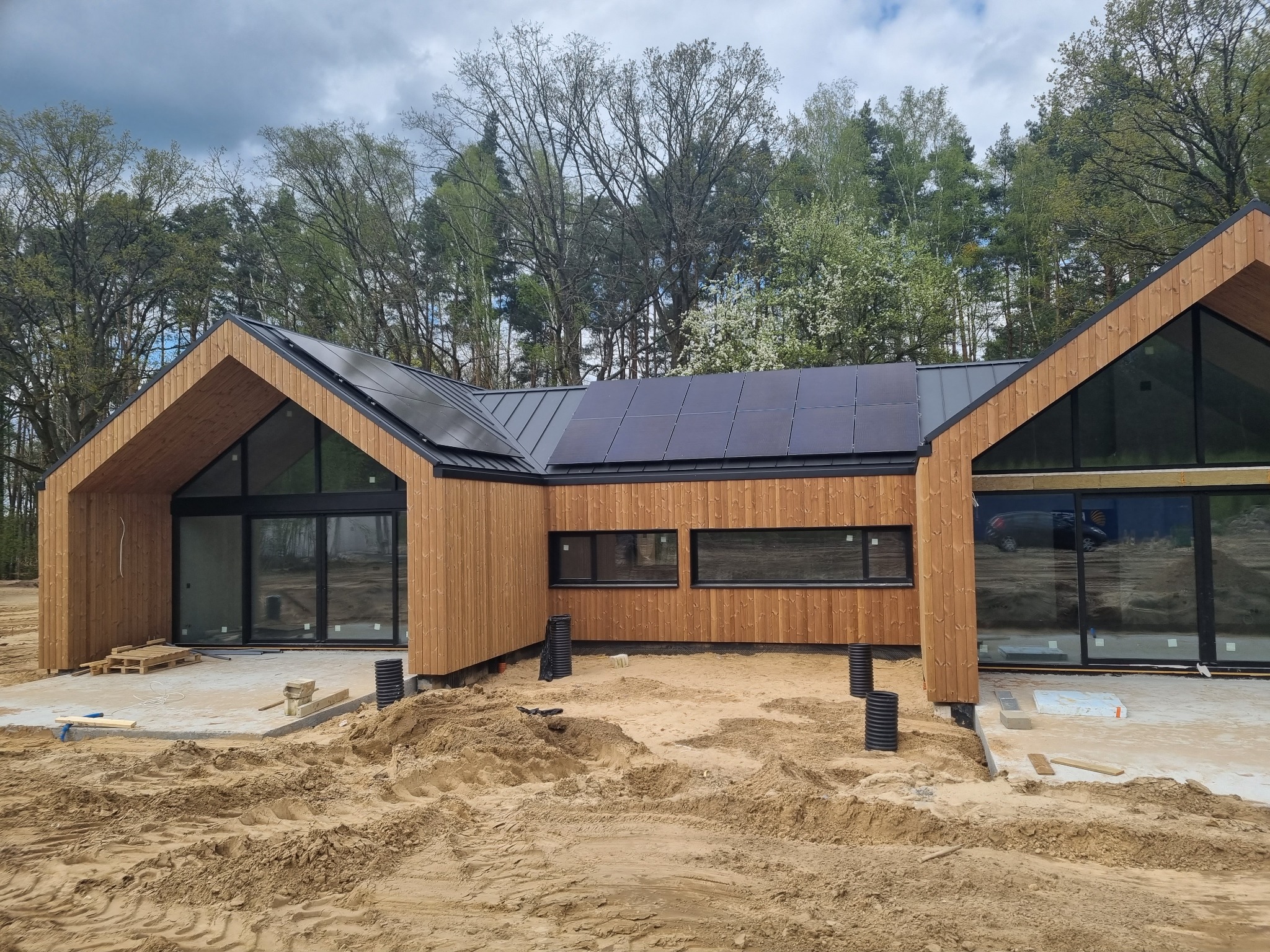 Kompleksowe wykonanie instalacji elektrycznych i PV- Mana Lake Ławica