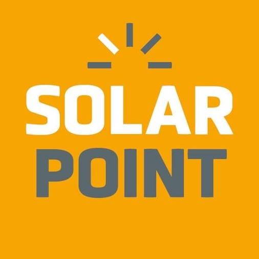 Logo firmy Solar Point na pomarańczowym tle, z symbolem słońca nad nazwą.