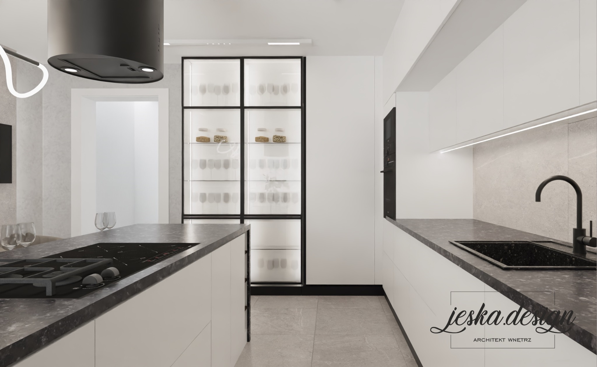 Minimalistyczna kuchnia z wyspą, czarnym okapem i przeszkloną witryną eksponującą szkło i naczynia, wykończona w bieli i szarości, oświetlona ledowymi listwami.