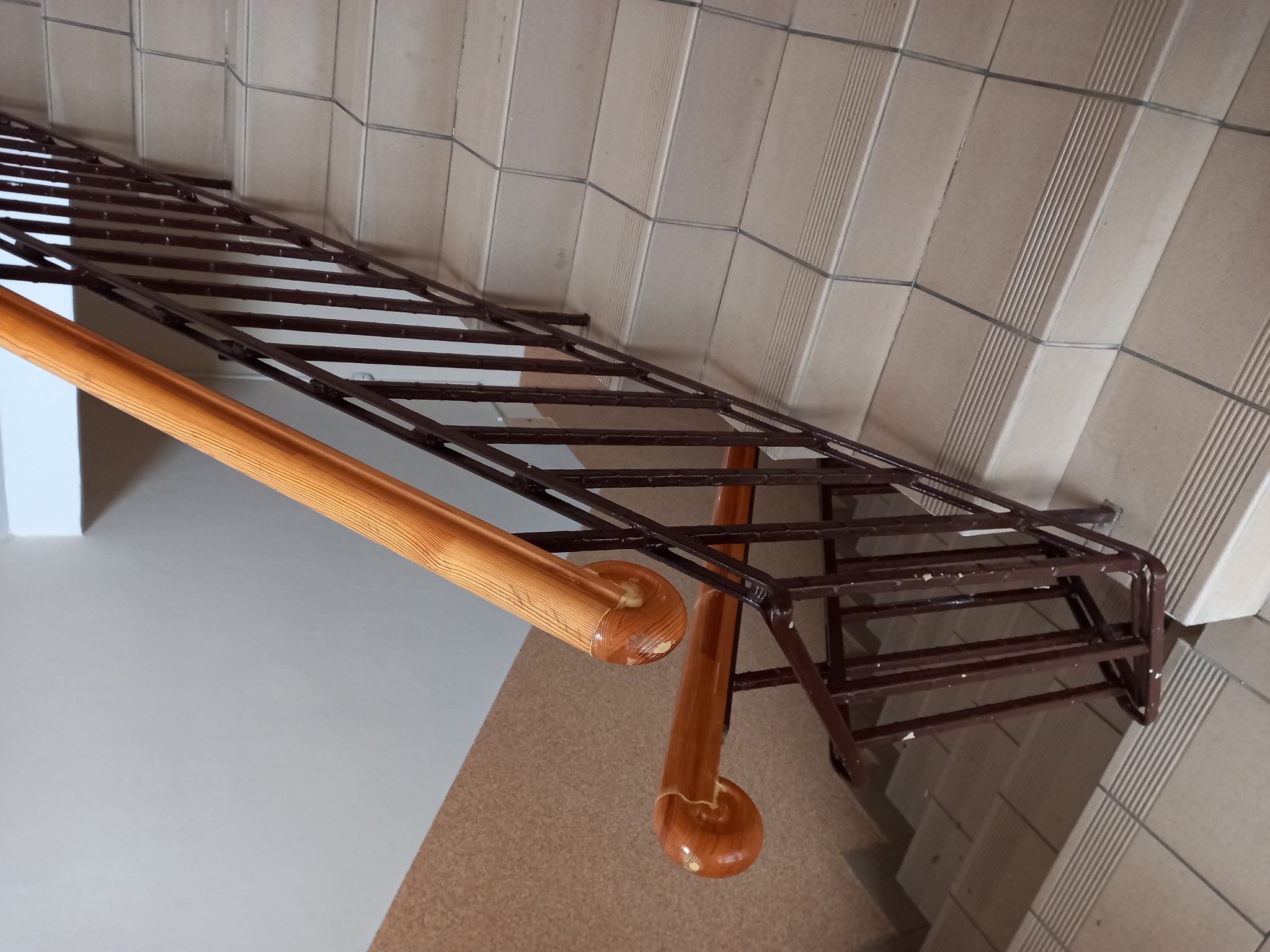 Sprzątanie kłatki schodowej