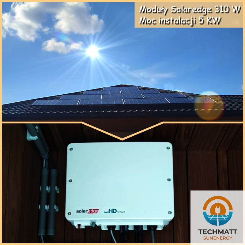 Panele słoneczne Solaredge 310W na dachu domu, z widocznym inwerterem Solaredge HD wave wewnątrz pomieszczenia i logo firmy Techmatt Sunenergy.