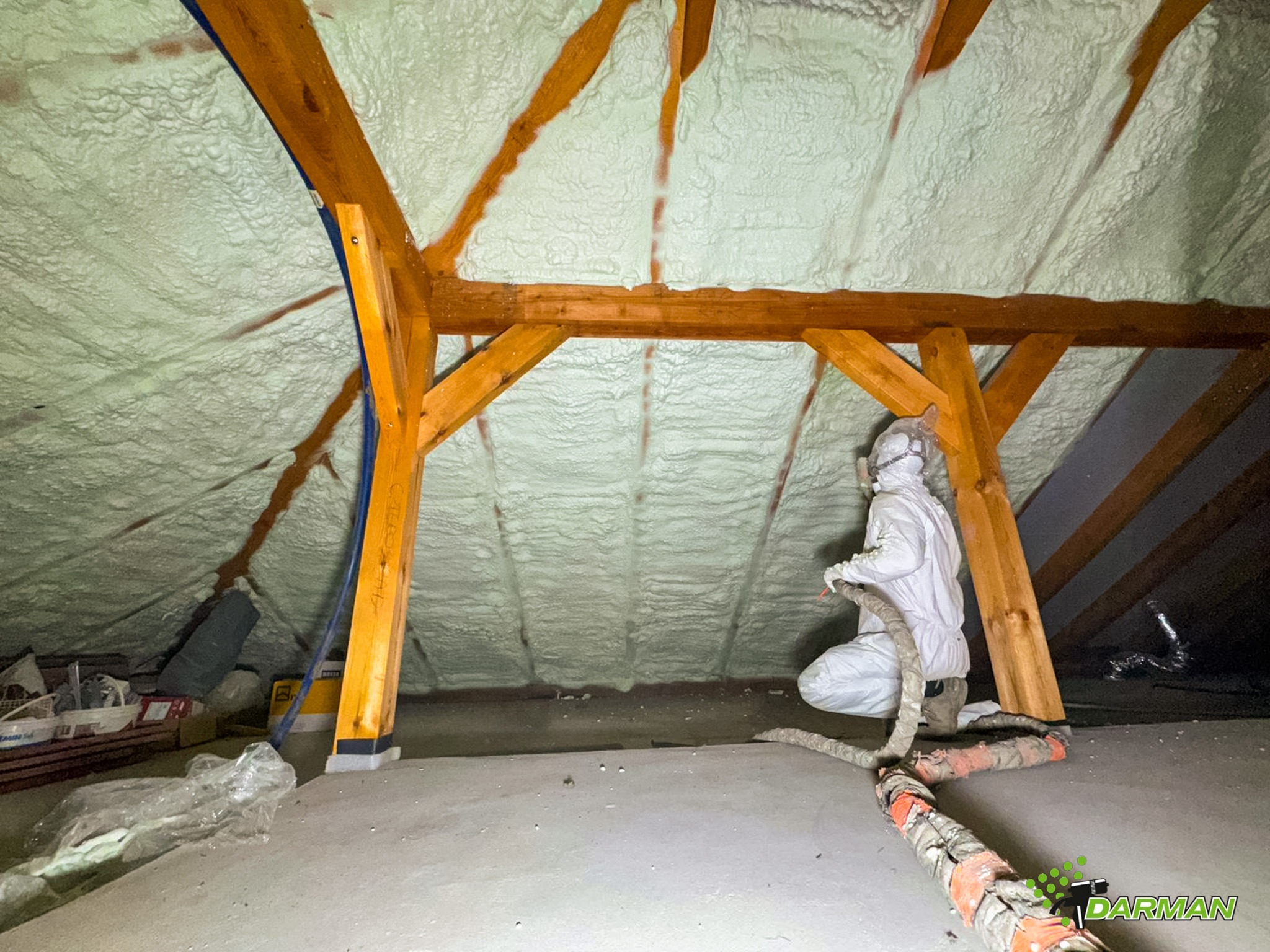 Izolacja natryskowa poddasza przy użyciu Pianki PUR