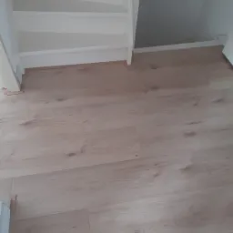 Panele kładzione bez żadnych listw w futrynach