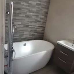 Łazienka z wanną wolnostojącą w moimi wykonaniu