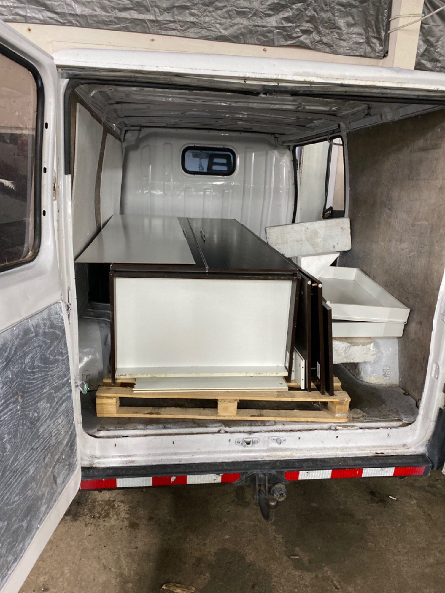 Dostawa używanych szaf z ogłoszeń na Olx.