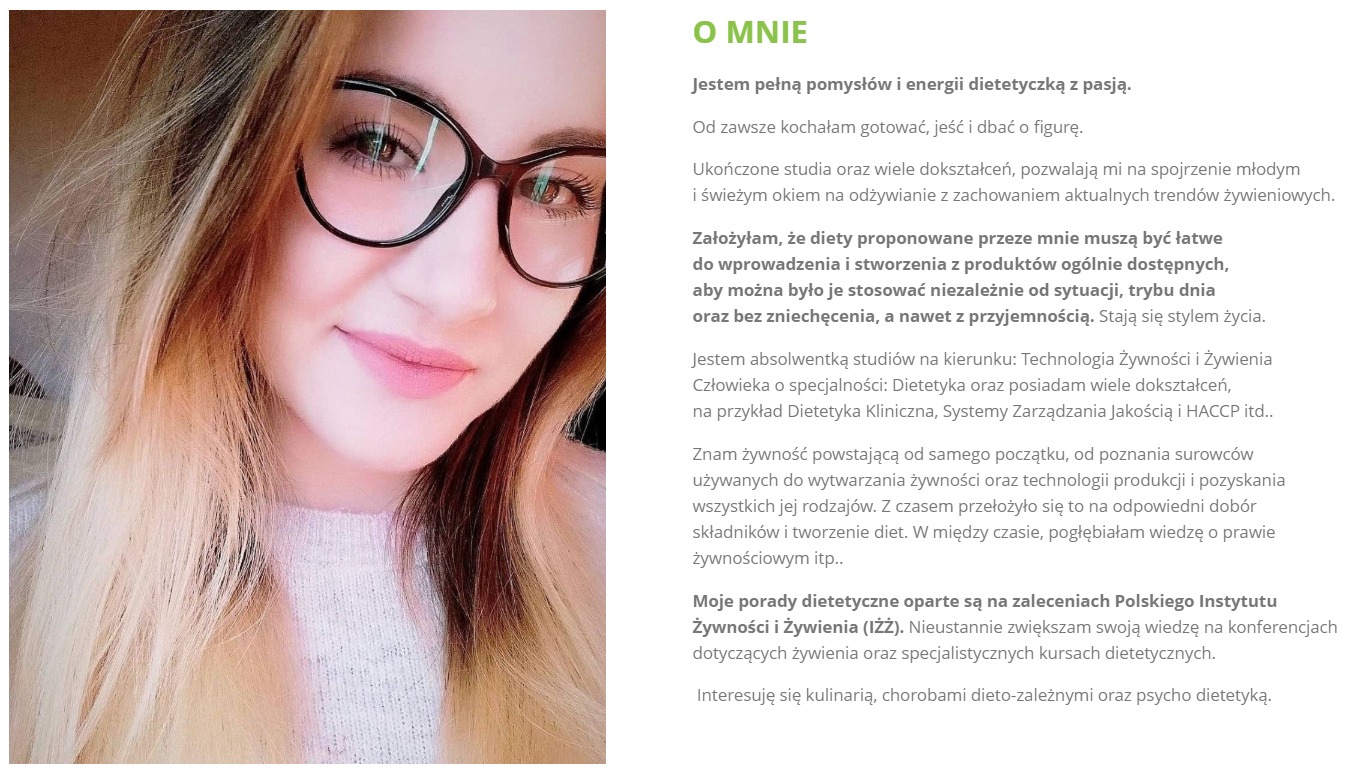 Portret uśmiechniętej dietetyczki w okularach na tle tekstu 'O mnie' opisującego jej pasję i doświadczenie w dietetyce, żywieniu i gotowaniu.