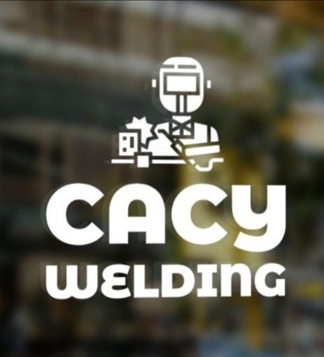 Logo firmy spawalniczej CACY WELDING, z ikoną spawacza w masce i iskrzących elektrod
