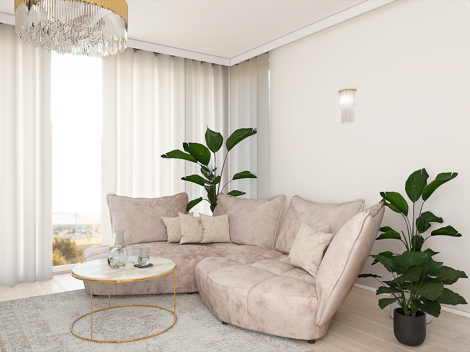 Jasny salon z narożną sofą w odcieniach beżu, okrągłym stolikiem z marmurowym blatem, kryształowym żyrandolem i dwoma roślinami doniczkowymi.