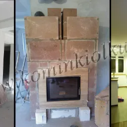 Trzy ujęcia budowy: wkład kominkowy z czarnymi drzwiczkami i ceglaną obudową w trakcie montażu, obudowa z jasnego kamienia w trakcie budowy oraz gotowy kominek z paleniskiem w salonie z parkietem...