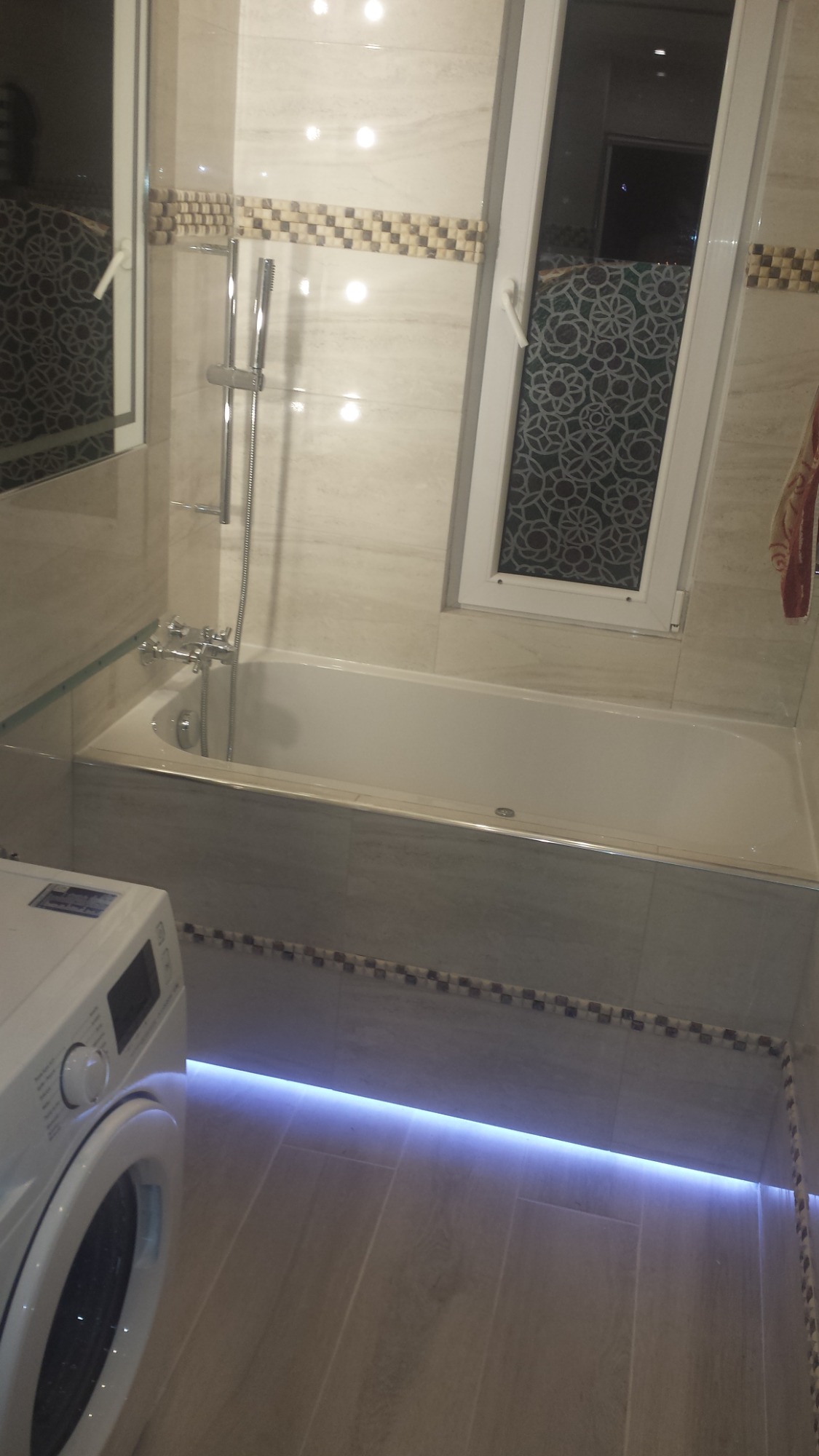 Wanna z podświetleniem