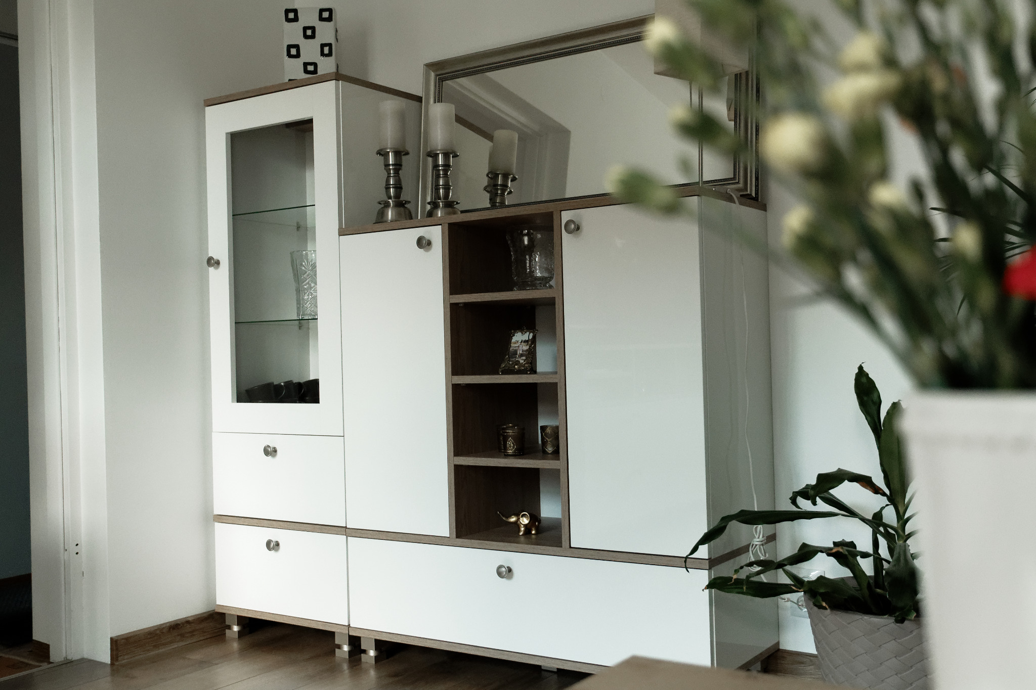 Zabudowa wolnostojąca – wzrok przyciągająca i zachwyty kolekcjonująca.