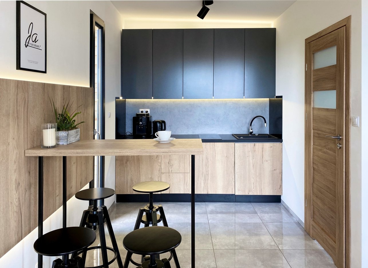 Kompaktowa kuchnia w domku letniskowym