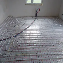 Instalacja ogrzewania podłogowego wraz z ogrzewaniem tradycyjnym.