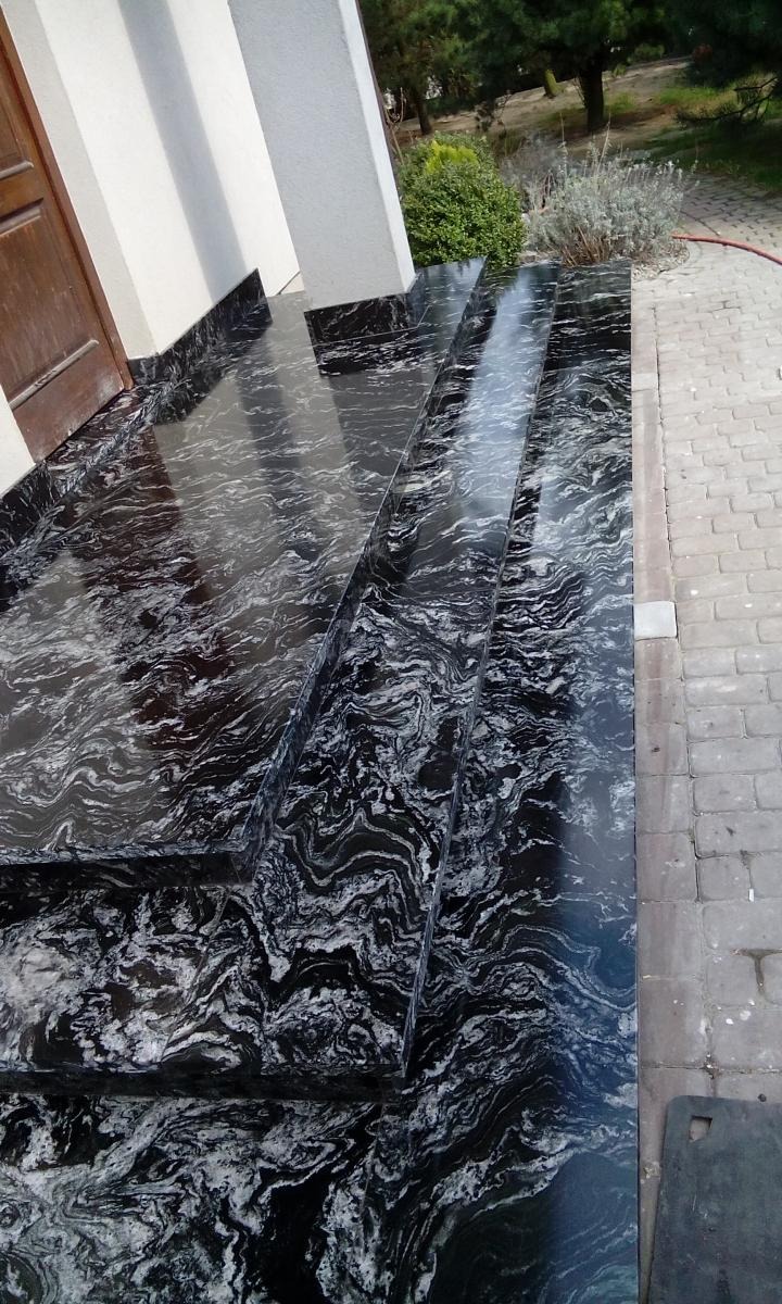 Schody granitowe zewnętrzne