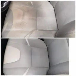 Porównanie: Górna część fotela samochodowego z widocznymi plamami i zabrudzeniami, dolna część tego samego fotela po czyszczeniu, ukazująca odświeżony, jasny kolor.