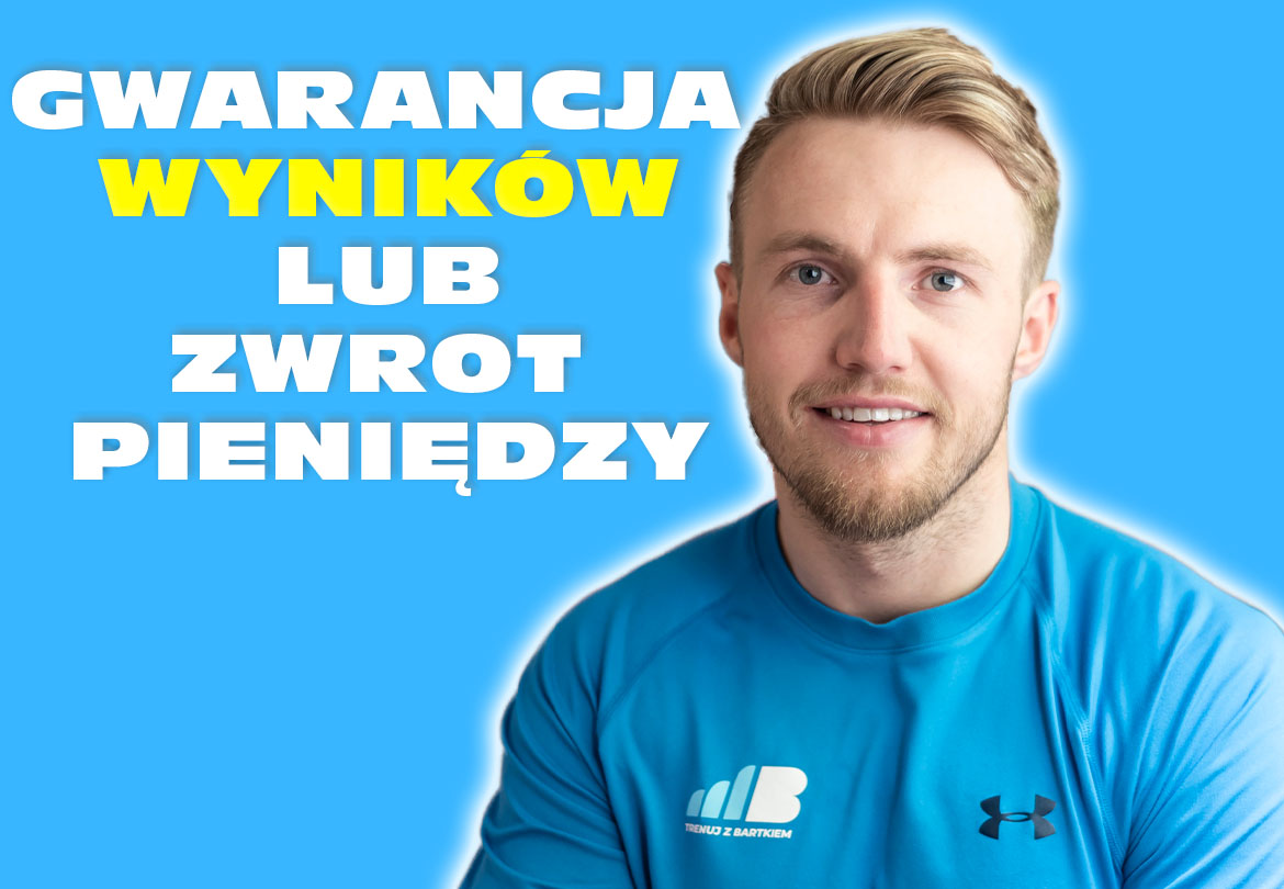 Mężczyzna w niebieskiej koszulce z napisem 'Gwarancja wyników lub zwrot pieniędzy' na niebieskim tle.