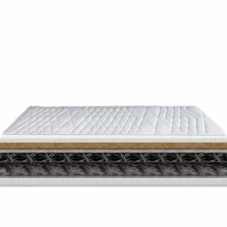 Przekrój materaca z widocznymi warstwami: pikowana tkanina, pianka, włókno kokosowe i sprężyny bonellowe.