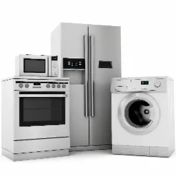 Zestaw białych urządzeń AGD: lodówka side-by-side z wyświetlaczem, pralka automatyczna, piekarnik elektryczny z płytą i mikrofalówka, na jednolitym białym tle.