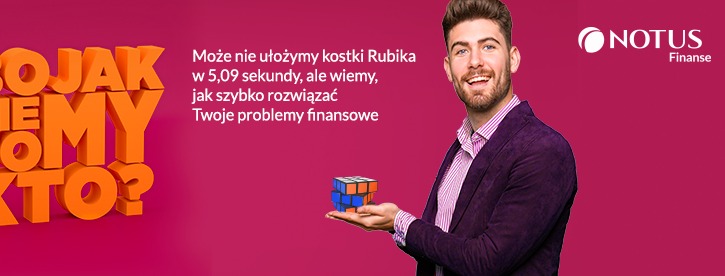 Uśmiechnięty mężczyzna w bordowej marynarce prezentuje kostkę Rubika na dłoni, obok tekst o rozwiązywaniu problemów finansowych i logo firmy Notus Finanse na fuksjowym tle.