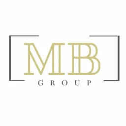 Eleganckie logo firmy MB Group z geometrycznym motywem, litery w odcieniach złota wpisane w czarną ramkę, nazwa firmy pod literami.